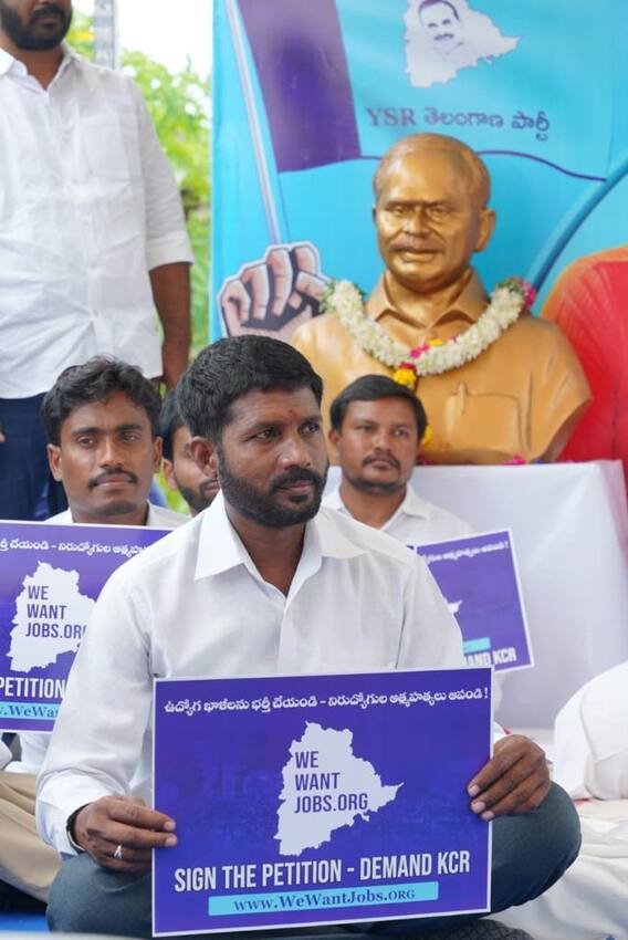 YS Sharmila Hunger Strike: సిరిసిల్ల జిల్లాలో వైఎస్ షర్మిల నిరాహార దీక్ష.. ఆ ఫ్యామిలీకి పరామర్శ