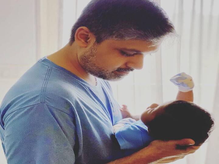 ‘தேவயான் முகோபாத்யாயா’ என்று இந்த ஜோடி தங்கள் குழந்தைக்கு பெயர் வைத்துள்ளனர்