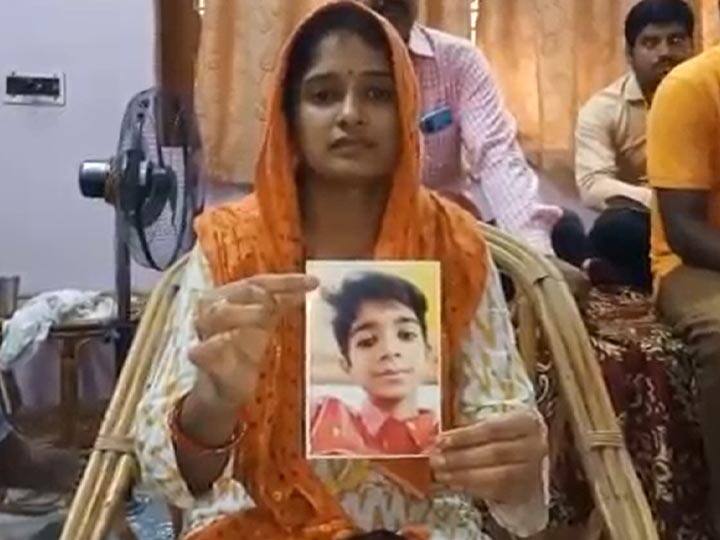Police recovered 13 year old boy Vardan Sharma from Shravasti Uttar Pradesh ANN यूपी: बरेली से श्रावस्ती पहुंच गया फ्री फायर गेम का शौकीन बच्चा, पुलिस ने दोस्त के घर से किया बरामद