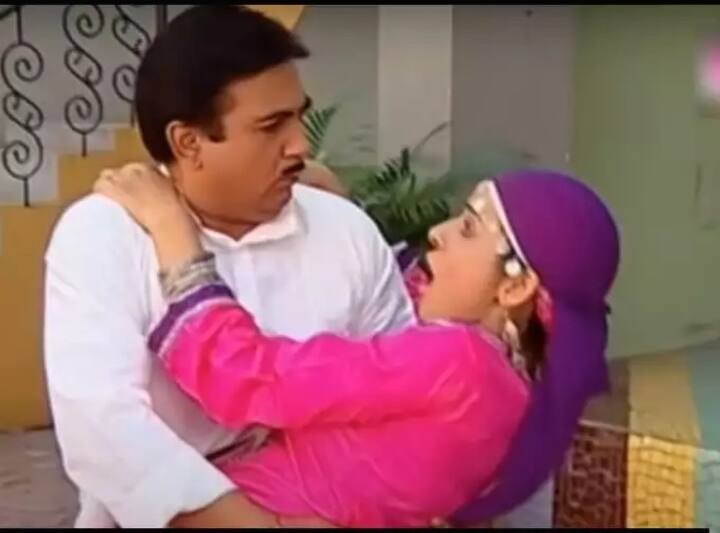 सिंपल कॉल : टीवी एक्ट्रेस सिंपल कॉल भी तारक मेहता का उल्टा चश्मा में नज़र आ चुकी हैं. सिंपल ने एक कश्मीरी लड़की का किरदार निभाया था जो यह दावा करती है कि जेठालाल ही उसके पति हैं.