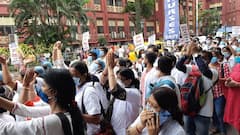 SSKM Nurse Protest:বেতন বৈষম্যের অভিযোগে এসএসকেএম হাসপাতাল চত্বরে মিছিল নার্সদের