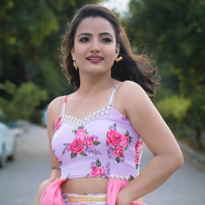 యూట్యూబర్ 'హే సిరి'ని కూడా బిగ్ బాస్ నిర్వాహకులు సంప్రదించారు.