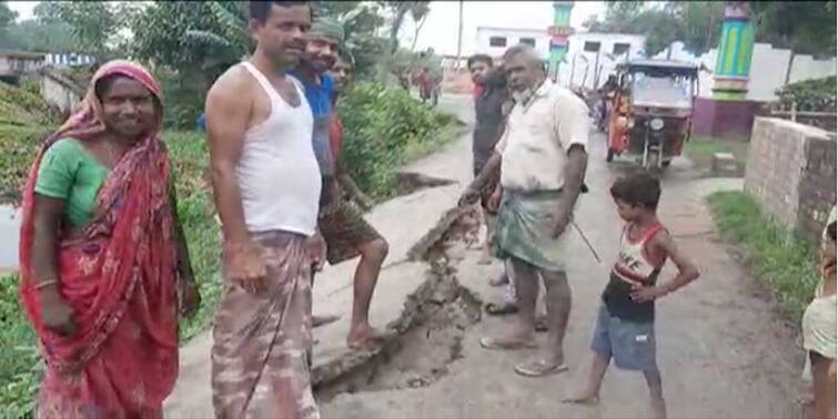 Malda district Mahendrapur village of Harishchandrapur No. 1 block in 6 months concrete road collapsed Malda: নির্মাণের ৬ মাসের মধ্যে ধস হরিশচন্দ্রপুরের কংক্রিটের রাস্তায়, তৃণমূলের দিকে অভিযোগ