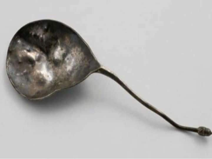 90 Paise worth Spoon auctioned for 2lakh Rs in online sale- do you know why? 'ஒன்னாயிரம், இரண்டாயிரம்..’ 90 பைசாவுக்கு வாங்கி, 2 லட்சத்திற்கு ஏலம் போன ஸ்பூன்.. காரணம் என்ன?