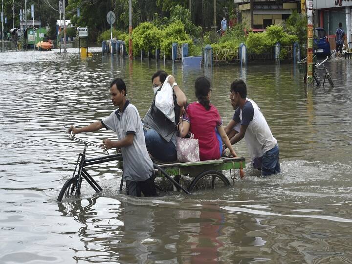 Bengal Weather Update Heavy Rainfall Predicted in South Bengal Again West Bengal Weather Update : ৩ জেলার বন্যা পরিস্থিতির মধ্যেই আবারও দক্ষিণবঙ্গে ভারী বৃষ্টির পূর্বাভাস