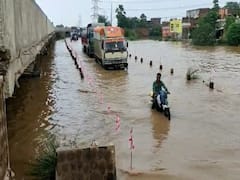 Bihar Flood: NH-30 पर चढ़ा बाढ़ का पानी, फतुहा के दो गांव ब्लॉक, जुगाड़ नाव बना सहारा