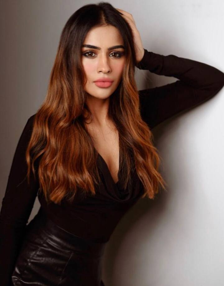 ਪੰਜਾਬੀ ਫਿਲਮ ਇੰਡਸਟਰੀ 'ਚ ਇੱਕ ਨਵੇਂ ਚੇਹਰੇ ਦੀ ਐਂਟਰੀ ਹੋਵੇਗੀ। ਪੰਜਾਬੀ ਸਿੰਗਰ ਤੇ ਅਦਾਕਾਰ ਨਿੰਜਾ ਨਾਲ ਪੰਜਾਬੀ ਫ਼ਿਲਮਾਂ ਵਿੱਚ ਰਵਲੀਨ ਰੂਪ ਐਂਟਰੀ ਕਰੇਗੀ।