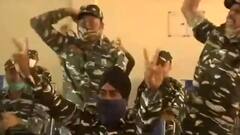 Indian Hockey Team का हौसला बढ़ाने के लिए CRPF के जवान करने लगे डांस | Namaste Bharat