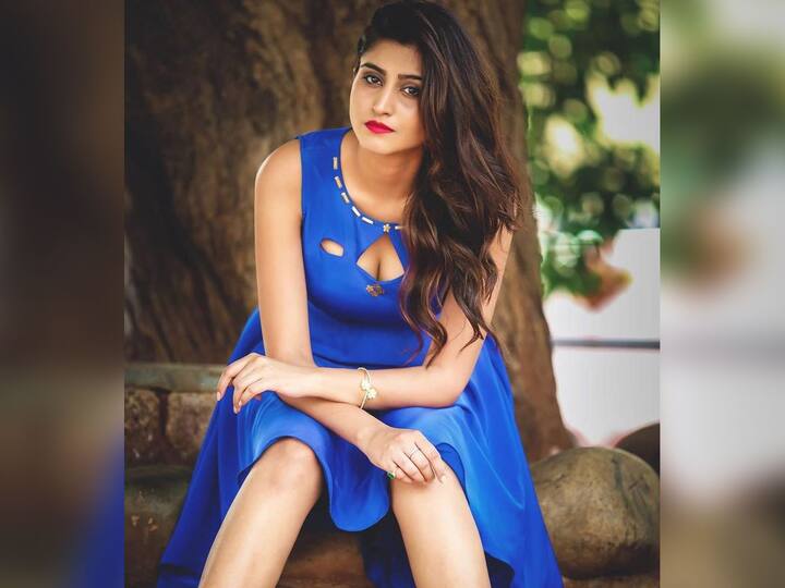 వర్షిణి : తన గ్లామర్ తో బుల్లితెర ప్రేక్షకులను ఆకట్టుకుంటున్న ఈమెకి బిగ్ బాస్ షోలో ఛాన్స్ వచ్చిందని సమాచారం.