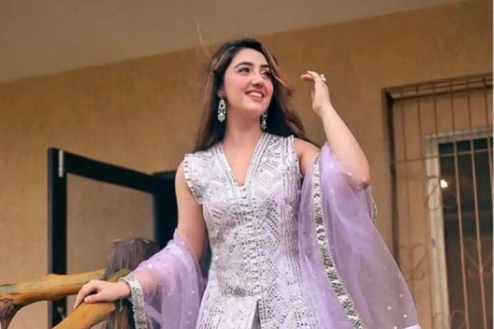 17 વર્ષીય અશનૂર કૌર કેટલીય ટીવી સીરિયલો અને શૉ ઉપરાંત ફિલ્મોમાં પણ કામ કરી ચૂકી છે, તેને અત્યાર સુધી બૉલીવુડની બે ફિલ્મોમાં કામ કર્યુ છે.