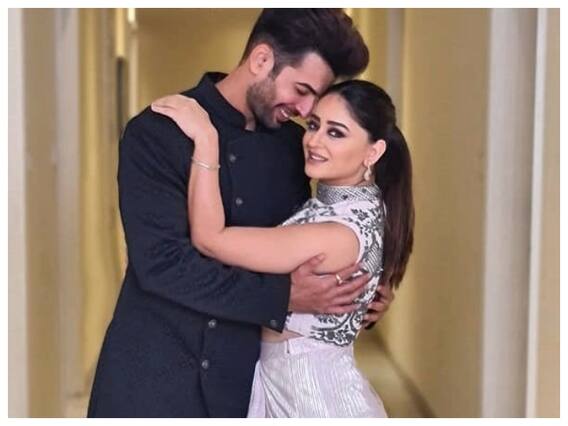 Jay Bhanushali और Mahhi Vij ने बीच पर मनाया बेटी Tara का दूसरा जन्मदिन Jay Bhanushali और Mahhi Vij ने बीच पर मनाया बेटी Tara का दूसरा जन्मदिन