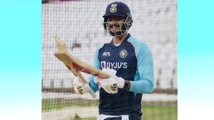 অনুশীলনে ভারতের তরুণ অলরাউন্ডার অক্ষর প্যাটেল।