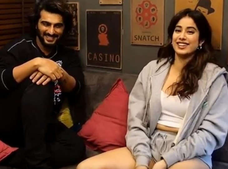 Arjun Kapoor ने किया Jahnvi Kapoor की सबसे अजीब आदत का खुलासा, बोले-ये कहीं भी शावर ले सकती है