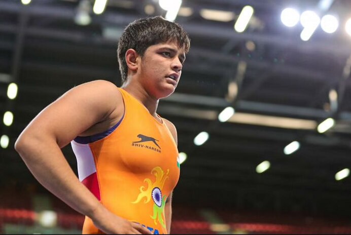 Wrestler Vinesh Phogat: இந்திய மல்யுத்த வீரங்கனைக்குத் தற்காலிக தடை; மற்றொரு வீராங்கனைக்கு நோட்டீஸ்!