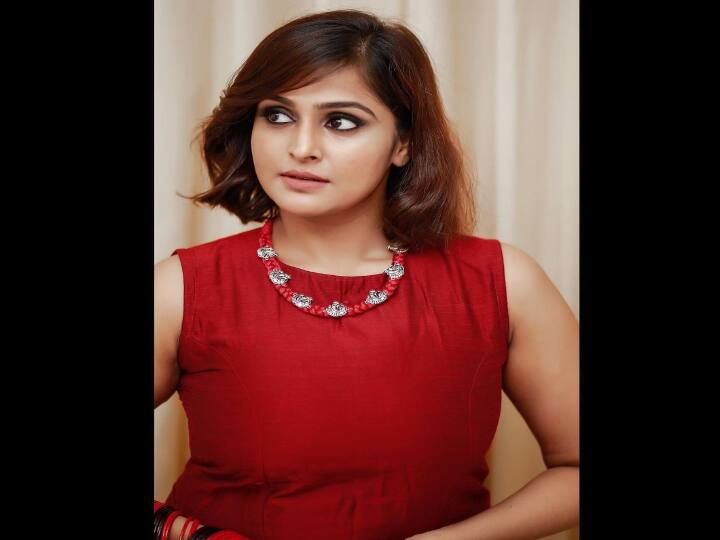 என் வார்த்தை கேள் யவ்வனா.. என் வாழ்வை நீள் யவ்வனா