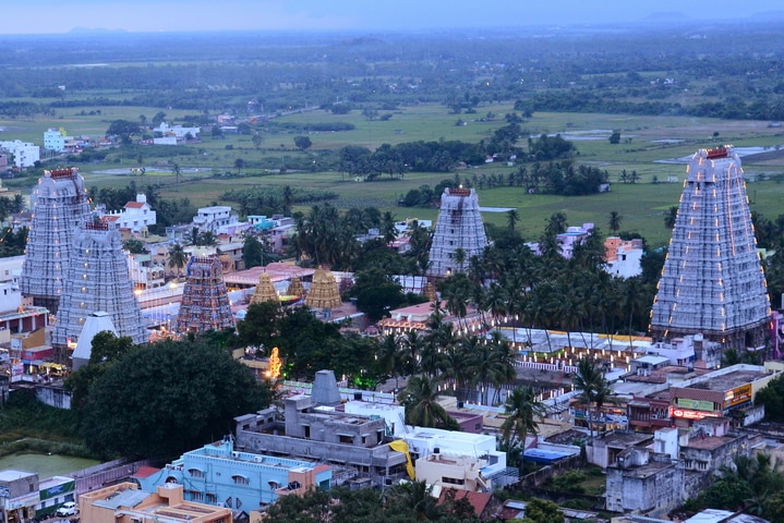 Pakshi Theertham: మాంసాహారం తినే గద్దలు చక్కెర పొంగలి మాత్రమే తింటాయి… ఏంటా ఆలయం ప్రత్యేకత…!