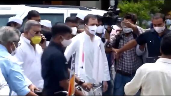 Congress cycle rally : इंधन दरवाढीविरोधात काँग्रेसचा संसदेपर्यंत सायकल मार्च ABP Majha