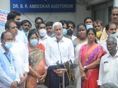 Vizag Steel Plant Protest: ఏపీ భవన్ వద్ద విశాఖ ఉక్కు కార్మికులు ధర్నా... మద్దతు తెలిపిన వైసీపీ, టీడీపీ..అన్ని పార్టీలతో కలిసి పనిచేస్తామన్న విజయసాయి రెడ్డి