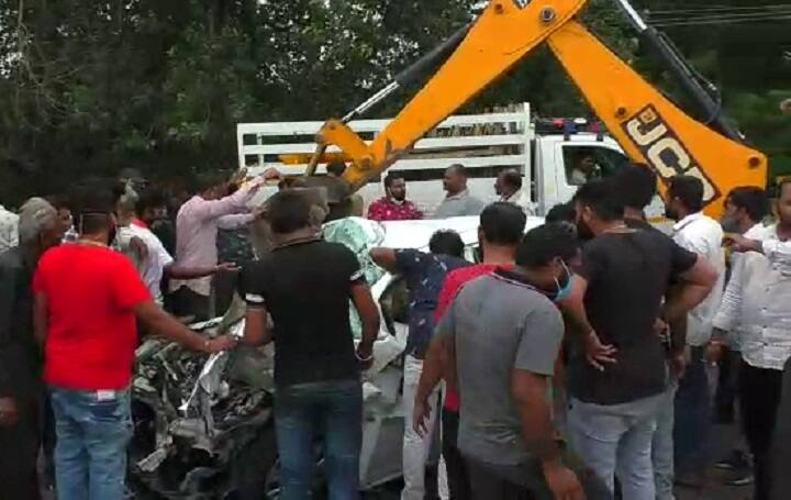 Rajkot : ST bus and car accident on Kalavad road, three medical students died Rajkot : ST બસ અને કાર વચ્ચે ગમખ્વાર અકસ્માત, 3 ભાવી ડોક્ટરોના મોતથી અરેરાટી