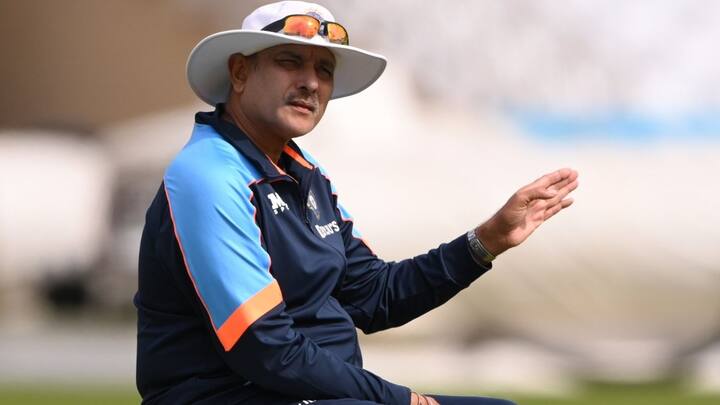 দলের ছেলেদের সঙ্গে অনুশীলনে আলোচনায় রবি শাস্ত্রী।