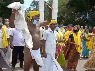 Theni semi-naked struggle involved the Sirmarapinar Welfare Society சாதி வாரி கணக்கெடுப்பு: அரை நிர்வாண போராட்டத்தில் சீர்மரபினர்!