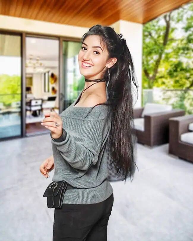 બહુજ મહેનત કરી હતી- અશનૂર કૌરે કહ્યું કે, મને આશા હતી કે મારુ રિઝલ્ટ સારુ આવશે, મે બહુ જ મહેનત કરી હતી, મેં મારા તમામ વાયવા અને પ્રેક્ટિકલમાં પોતાનુ સો ટકા આપ્યુ હતુ, કેમકે હું ન હતી ઇચ્છતી કે હું ખુદને નિરાશ કરુ. હું મારા માતા પિતાને ગર્વ મહેસૂસ કરાવવા માંગતી હતી, રિઝલ્ટ પહેલા હુ ગભરાઇ ગઇ હતી.