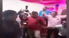 Jalgaon Police : गुन्हेगारी पार्श्वभूमीच्या नेत्यासोबतचा डान्स जळगावच्या 5 पोलिसांना भोवणार?ABPMajha