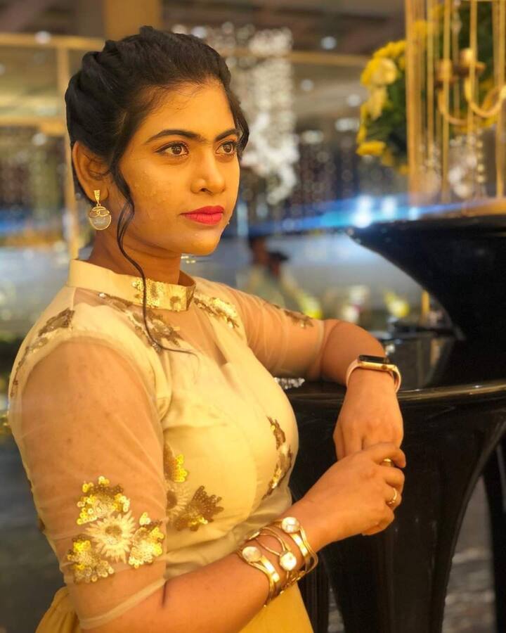 ఆర్జే కాజల్ : పలు ఈవెంట్ లకు యాంకర్ గా, ఎఫ్ఎంలో జాకీగా పని చేశారు