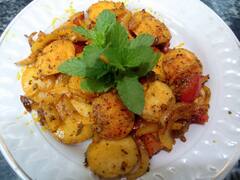 Kitchen Hacks: घर में आसानी से बना सकते हैं टेस्टी राइस पीनट्स फ्राइड इडली, जानें विधि