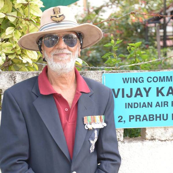 Bhuj: The Pride Of India:  जानिए भारतीय वायुसेना के जांबाज अधिकारी विजय कार्णिक की असली कहानी, जिन पर बन रही है 'भुज' फिल्म