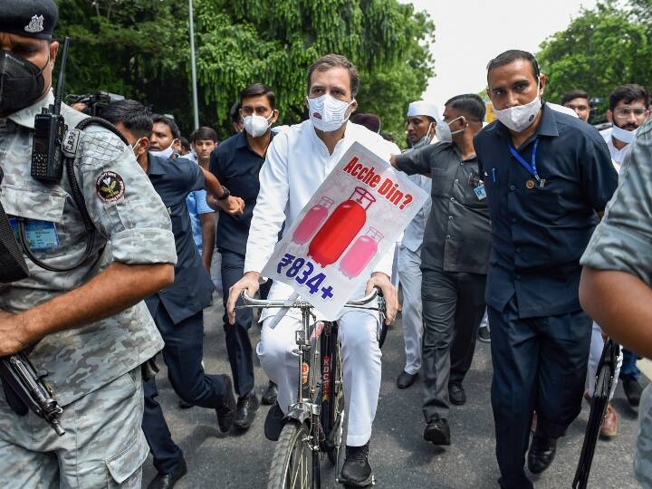 Rahul Gandhi Cycle March toward parliament with opposition parties ANN Rahul Gandhi Cycle March: महंगाई के खिलाफ राहुल गांधी की अगुवाई में विपक्ष का संसद तक साइकिल मार्च | 'ब्रेकफास्ट मीटिंग' पर क्या बोली कांग्रेस?