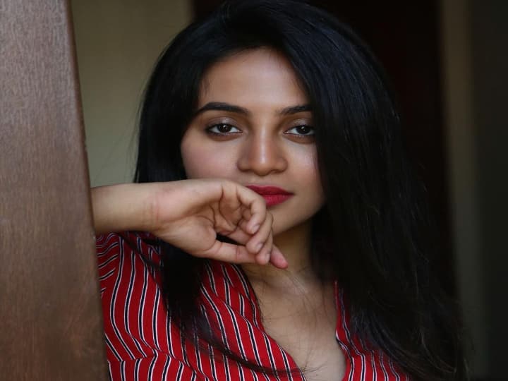 நான் துளி இசையில் வாழும் இலை.. நீ எனை தழுவ வீழும் மழை வேர்.