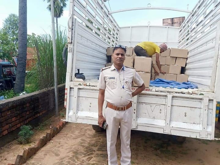 Bihar: 190 cartoon foreign liquor recovered from mini truck, to be delivered in Muzaffarpur ann बिहार: मिनी ट्रक से 190 कार्टून विदेशी शराब बरामद, मुजफ्फरपुर में की जानी थी डिलीवरी