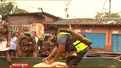 Khalakul Flood: কোথাও কোমর, কোথাও বুক সমান জল, প্লাবিত খানাকুলে খাবারের জন্য হাহাকার