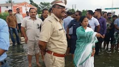 CM Inspects Flood Situation: হাঁটুজলে নেমে আমতায় দুর্গতদের সঙ্গে মমতার, দিলেন সমাধানের আশ্বাসও