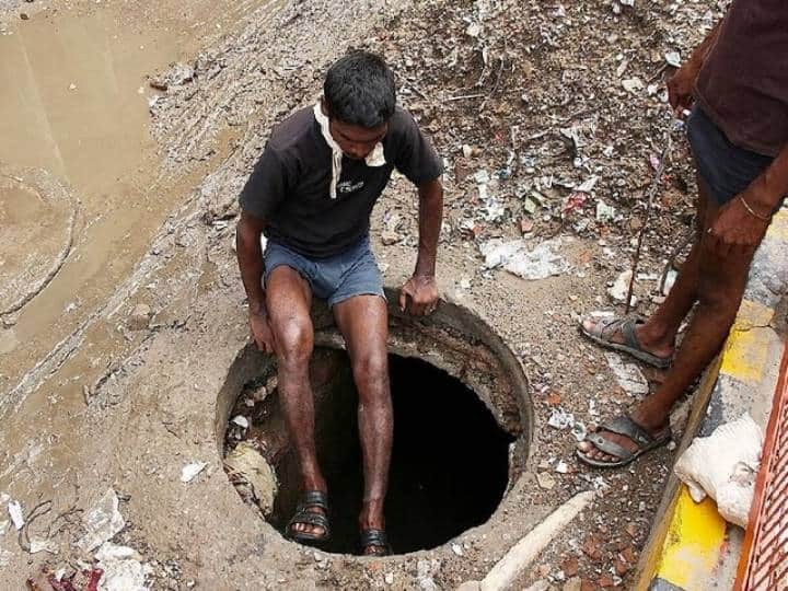 Tamil Nadu register highest number of septic tank related deaths  Centre informs parliament 1993-ஆம் ஆண்டில் இருந்து இதுவரை, மனிதக் கழிவுகளை அகற்றும் துப்புரவு பணியில் 941 பேர் உயிரிழப்பு- மத்திய அரசு