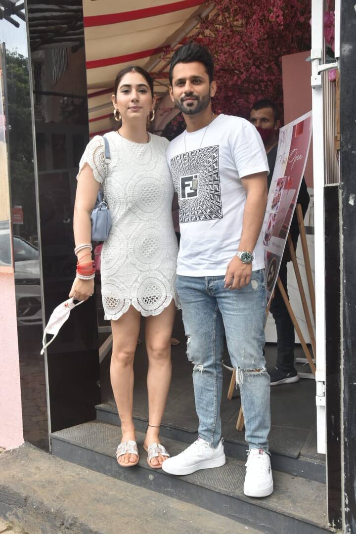 And on Wednesday the newlyweds stepped out for a lunch date twinning in white giving their fans a major couple goals. [pic credit: Manav Manglani]