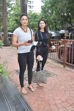 Shweta Tiwari and Palak Tiwari: मां लगतीं हैं इन तस्वीरों में बेटी की सहेली, कैसे उम्र को मात देती हैं श्वेता तिवारी