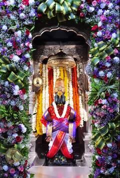 Kamika Ekadashi : आज कामिका एकादशी... विठुराया अन् रुक्मिणीमातेच्या मंदिराला आकर्षक सजावट, पाहा फोटो