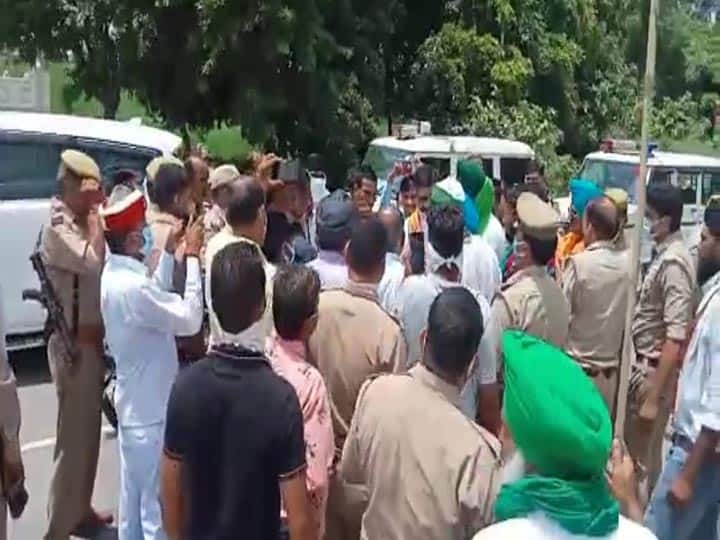 Pilibhit: प्रभारी मंत्री स्वामी प्रसाद मौर्य को पीलीभीत में दिखाये गये काले झंडे, किसानों का हंगामा Farmers Showed Black Flags to Pilibhit Minister in-Charge Swami Prasad Maurya ann Pilibhit: प्रभारी मंत्री स्वामी प्रसाद मौर्य को पीलीभीत में दिखाये गये काले झंडे, किसानों का हंगामा