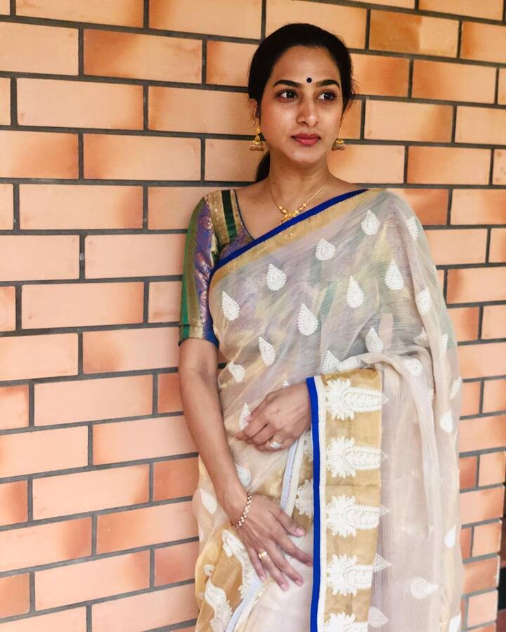 ఇందులో ఎవరిని కన్ఫర్మ్ చేశారో తెలియదు. ఈసారి టీవీ 9 నుండి ఓ కంటెస్టెంట్ రాబోతున్నారు. న్యూస్ యాంకర్ ప్రత్యూష రానుందని టాక్. ఇందులో నిజమెంతో తెలియదు. 