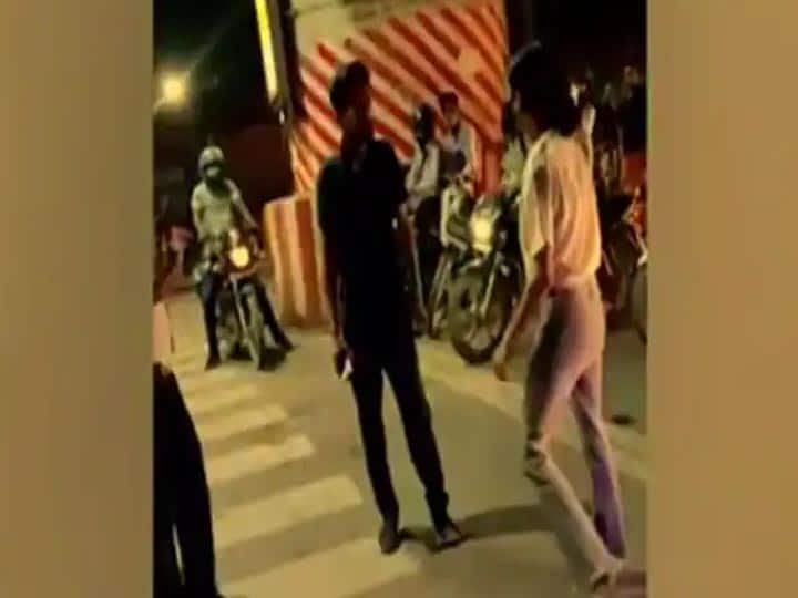 Lucknow: three policemen were arrested in the case of beating a cab driver case ann Lucknow Girl Video: कैब चालक पिटाई मामले में तीन पुलिस कर्मियों पर गिरी गाज, लाइन हाजिर किये गये