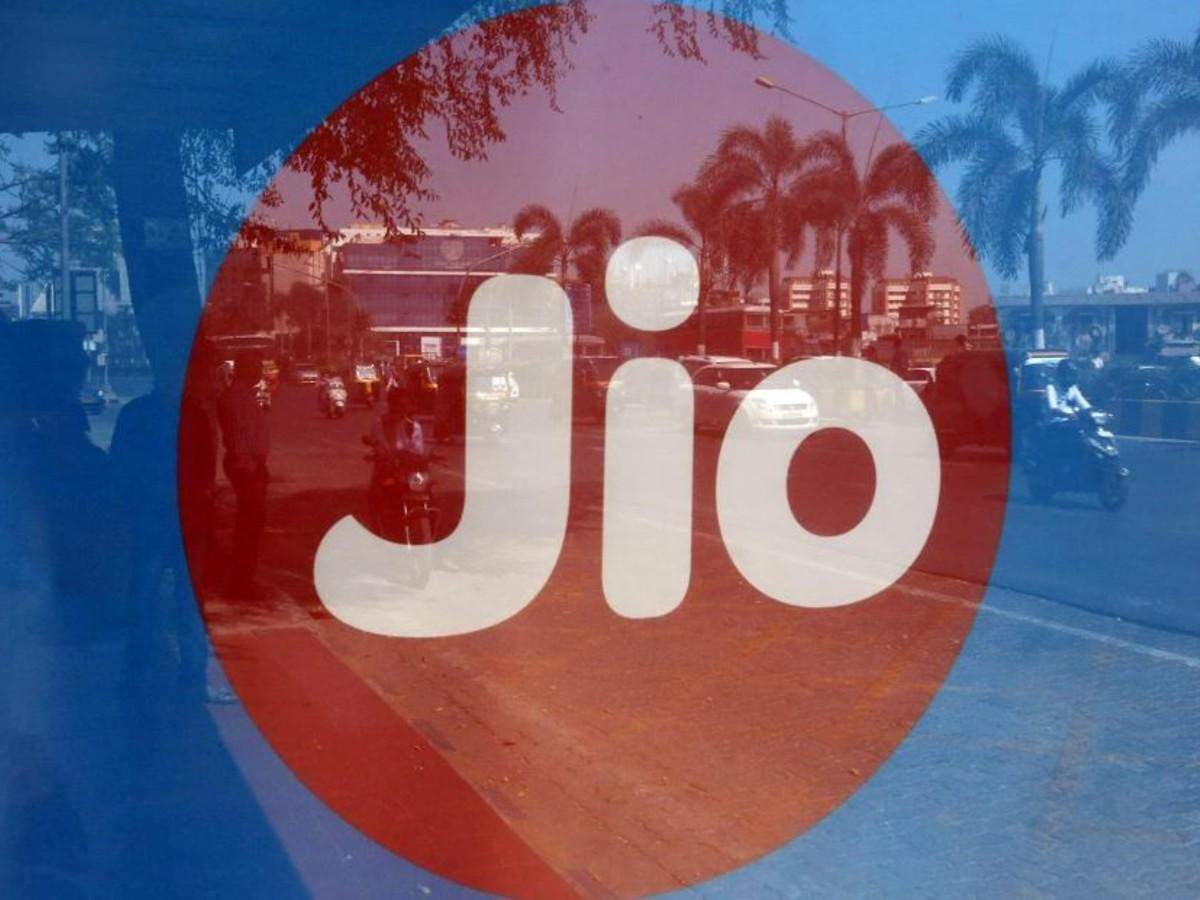 Jio Fiber Video Call: వారెవ్వా.. ఏం టెక్నాలజీరా బాబు… వెబ్ కెమెరా లేకపోయినా టీవీ నుంచి వీడియో కాల్స్