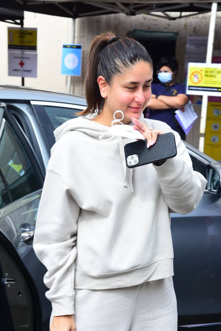 करीना कपूर की तस्वीरें उस वक्त की हैं जब वो महबूब स्टूडियों पहुंती थीं. (Photo Credit: Manav Manglani)