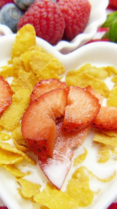 Corn flakes : काही अभ्यासातून असे दिसून आले आहे की कॉर्नफ्लेक्समध्ये आपल्या शरीराला आवश्यक तेवढे पोषण नसते. त्यात फायबरचे प्रमाणही कमी असते.