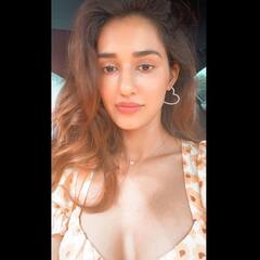 Disha Patani Photos: దిశా పటానీ కిల్లింగ్ లుక్స్.. ఫోటోలు వైరల్..