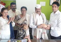 राष्ट्रवादीत कलाकारांचं 'इनकमिंग' वाढलं, सुप्रसिद्ध तमाशा कलावंत मंगला बनसोडे, रघुवीर खेडकर राष्ट्रवादीत