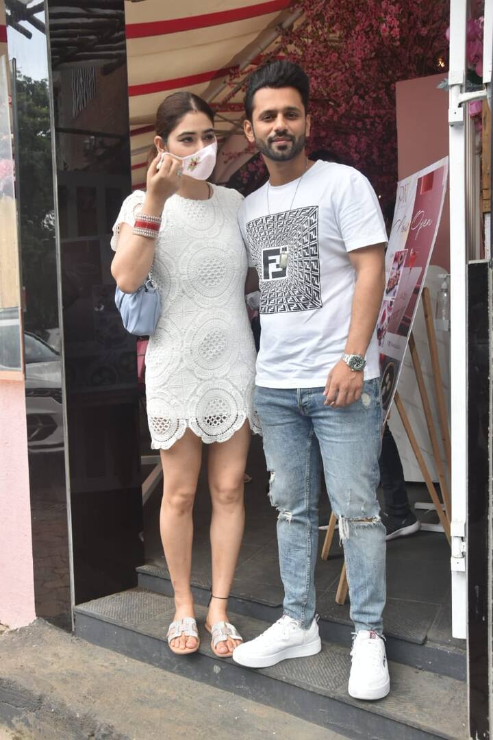 However Disha shut them down with a befitting reply, taking to the comment section, responded that ‘it’s her choice’. She also shared that her husband and family were also fine with her decision. [pic credit: Manav Manglani]