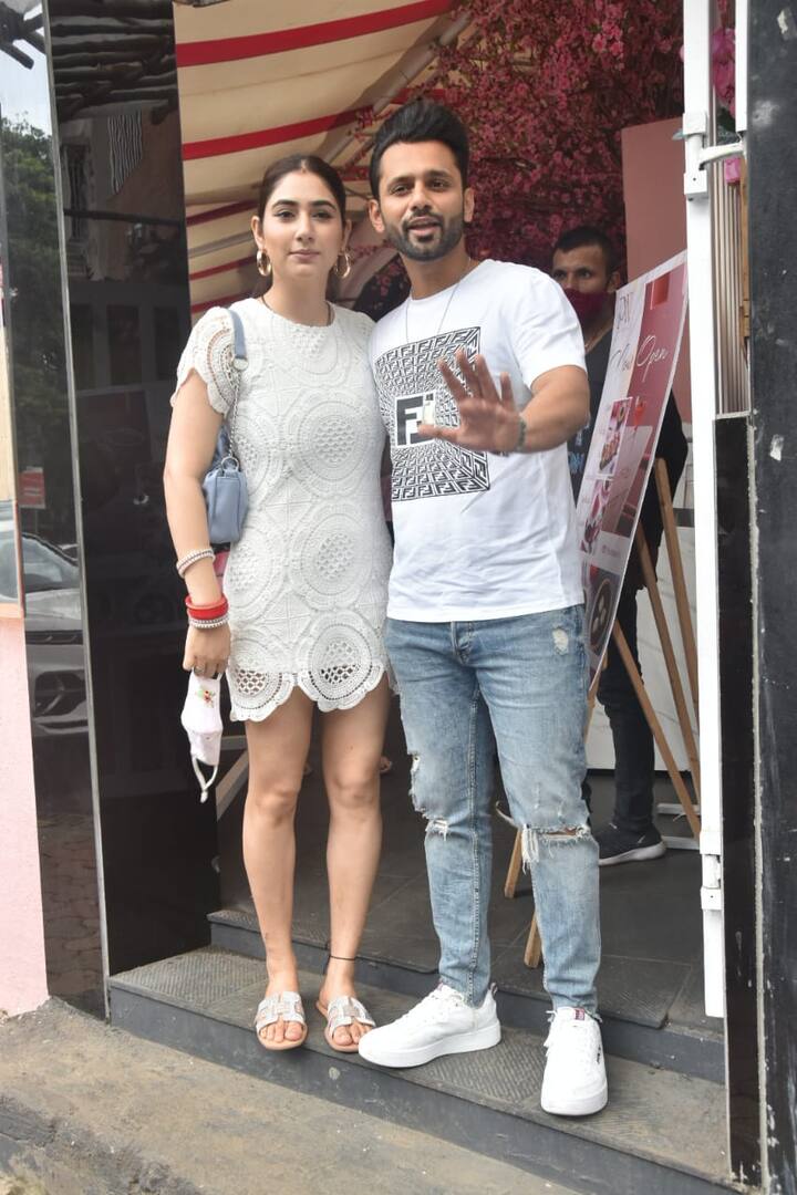 And while the couple looked lovely posing together, what caught everyone's attention was sindoor on Disha's forehead.