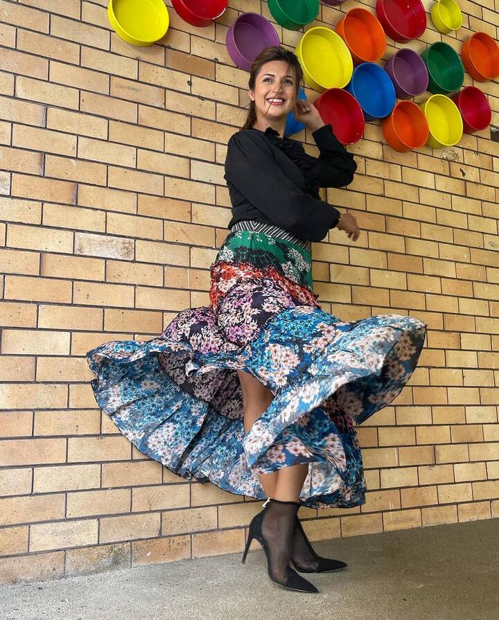 दिव्यांका छोटे पर्दे की जानी मानी एक्ट्रेस हैं जिन्होंने बनूं मैं तेरी दुल्हन, ये हैं मोहब्बतें के साथ साथ कई रियलिटी शो में भी हिस्सा लिया है. हाल ही में खबर आई कि उन्हें बड़े अच्छे लगते हैं 2 में लीड रोल के लिए अप्रोच किया गया है. (फोटो – सोशल मीडिया)